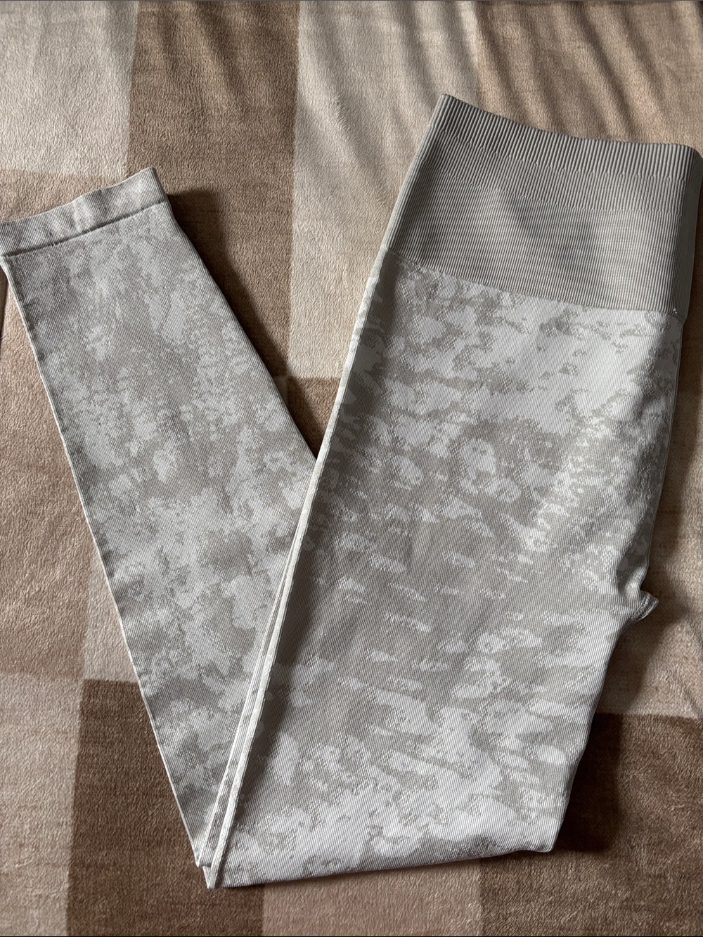 Fabletics Light Gray Seamless Patterned Leggings